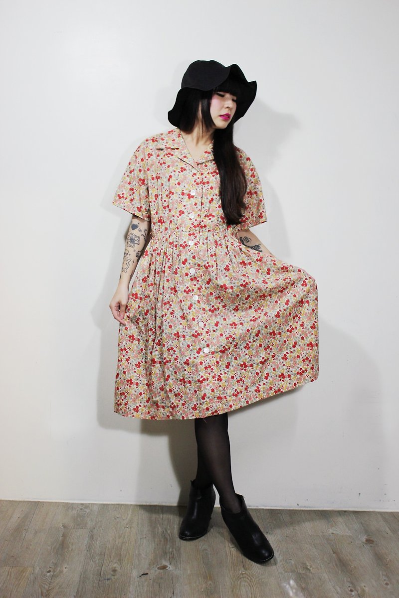 F556 (Vintage) white with red floral cotton short-sleeved dress {vintage} - One Piece Dresses - Other Materials White