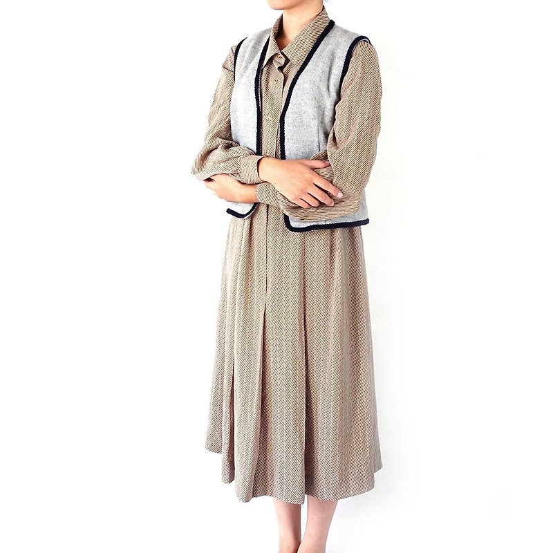 BajuTua /古著/ 古典斜紋厚雪紡長袖洋裝 - 連身裙 - 其他材質 卡其色