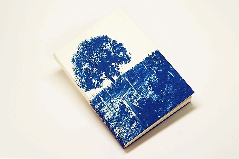 Handmade Blue Sun Notebook-Vineyard - สมุดบันทึก/สมุดปฏิทิน - กระดาษ สีน้ำเงิน