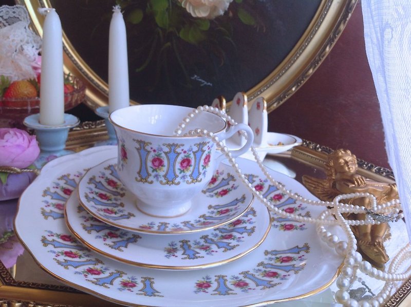 ♥安妮瘋古物♥英國骨瓷 1945 年法式粉色玫瑰花園系列 花茶杯,咖啡杯3件組～浪漫 最後一組 - 茶壺/茶杯/茶具 - 其他材質 藍色
