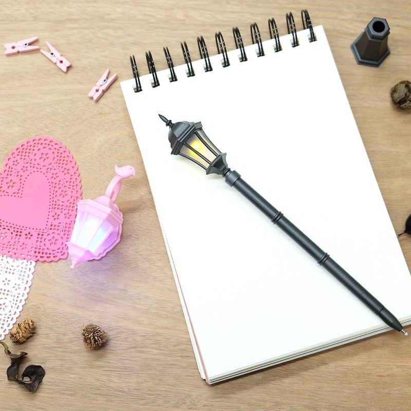 Gentleman and lady - warm wall lamp magnet clip (princess powder) + miniature classic street light pen (fashion black) - Other Writing Utensils - Plastic 
