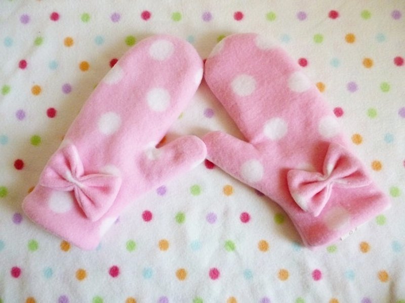Hand in hand, heart to heart warm mittens * ˙ soft pink - Gloves & Mittens - Other Materials Pink