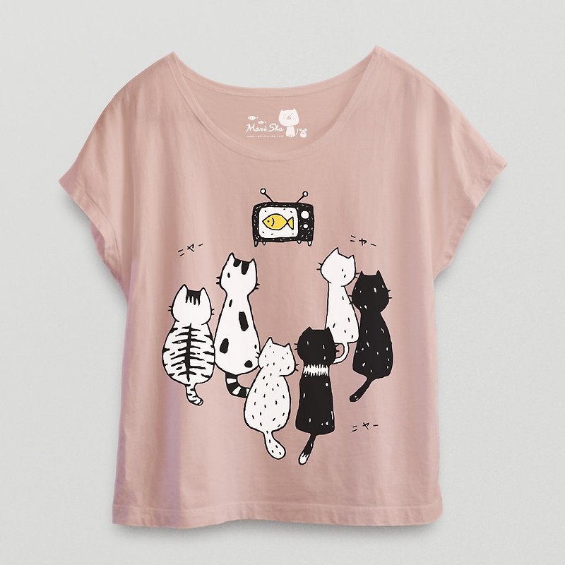 Cat watching TV T-shirt (light pink) - กางเกงขาสั้น - ผ้าฝ้าย/ผ้าลินิน สึชมพู