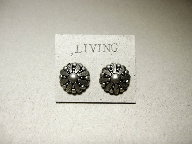 Iron Maiden _ earrings [needle] - Earrings & Clip-ons - Plastic White