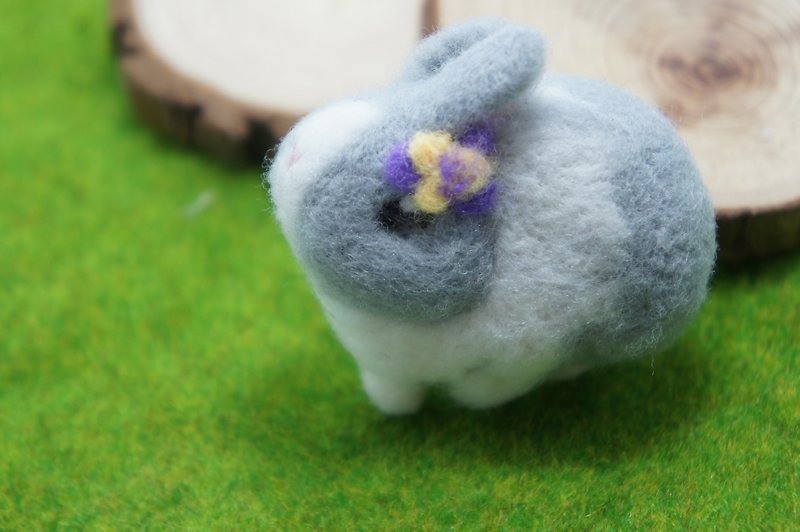 wool felt flower rabbit borooch - เข็มกลัด - ขนแกะ 