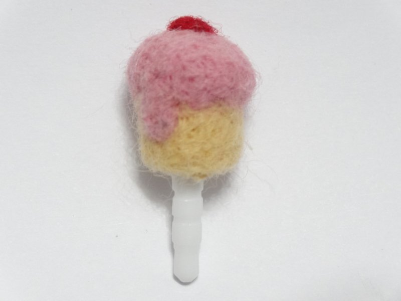 Strawberry cupcakes dust plugs - wool felt (can be customized to change the color) - Other - Wool 