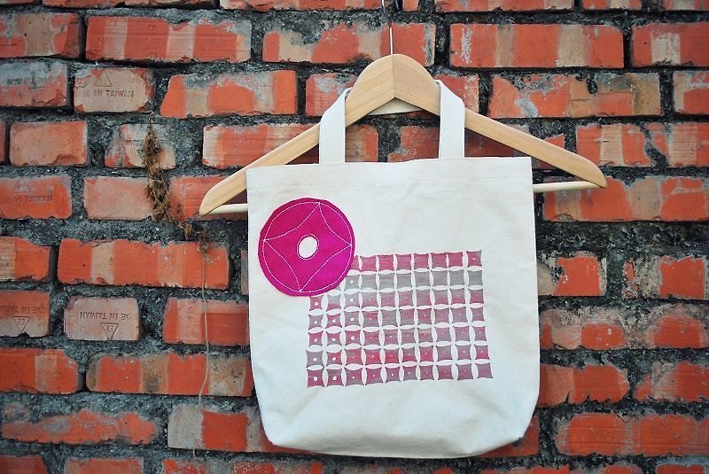 【ZhiZhiRen】織織手提包 –財源滾滾包 - トート・ハンドバッグ - その他の素材 ピンク