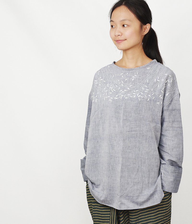 tree hand-woven embroidered long-sleeved T-shirt _ fair trade - เสื้อผู้หญิง - วัสดุอื่นๆ สีเทา