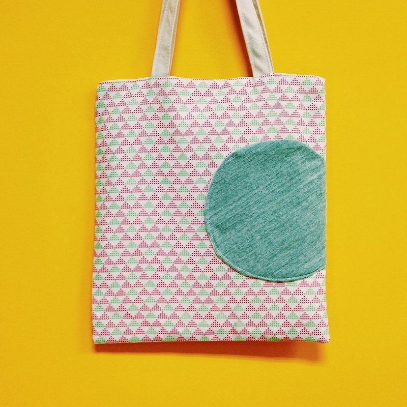 ::手提袋:: 十字繡三角形綠色圓形口袋 - Messenger Bags & Sling Bags - Other Materials White