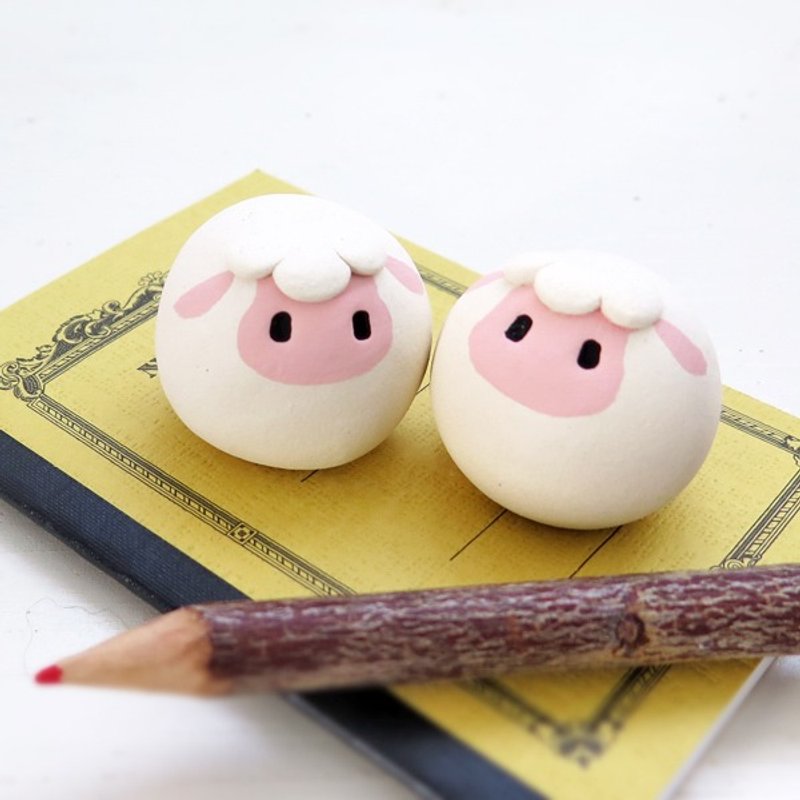 Sheep figurines of Ceramics "The ｑuite small　sheep-balls" 羊置物 - 擺飾/家飾品 - 其他材質 白色
