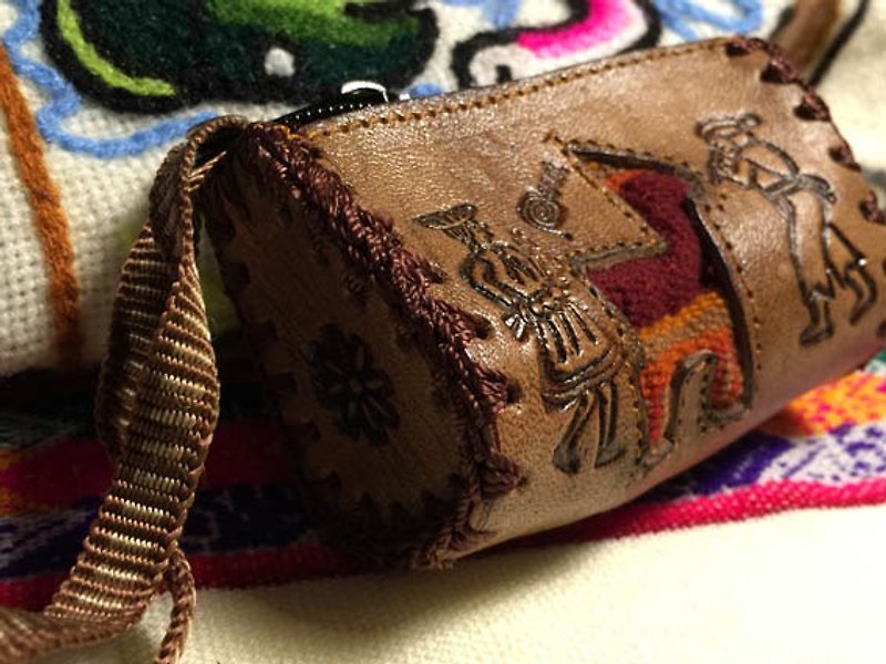 ペルー次元織りステッチ小さな革財布 - 革刷り込まトーテム（アルパカ） - 小銭入れ - 革 ゴールド
