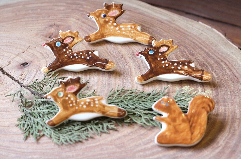 Deer § brooch - Brooches - Other Materials Brown