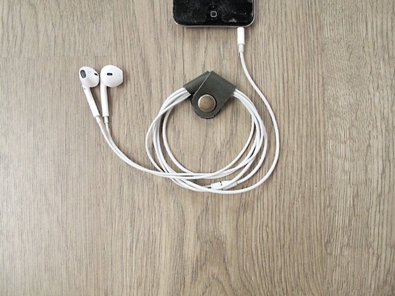iPhone earphone cable storage xEarPhone full handmade leather buckle to take a sound and enjoy music (grass green) - ที่เก็บสายไฟ/สายหูฟัง - หนังแท้ สีเขียว