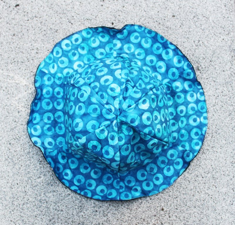 [CURLY CURLY] 藍眼睛 /一朵 帽 A Flower Of Hat (雙面戴) - 帽子 - 其他材質 藍色