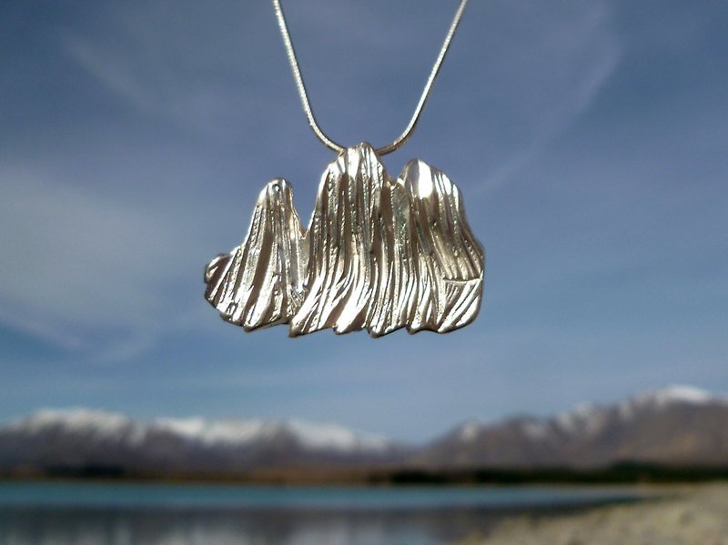 ▓░ silver / Ying / Ring / Chieh / ▓░ "mountain: Torres del Paine" limited edition handmade 925 sterling silver necklaces - Necklaces - Other Metals Gray