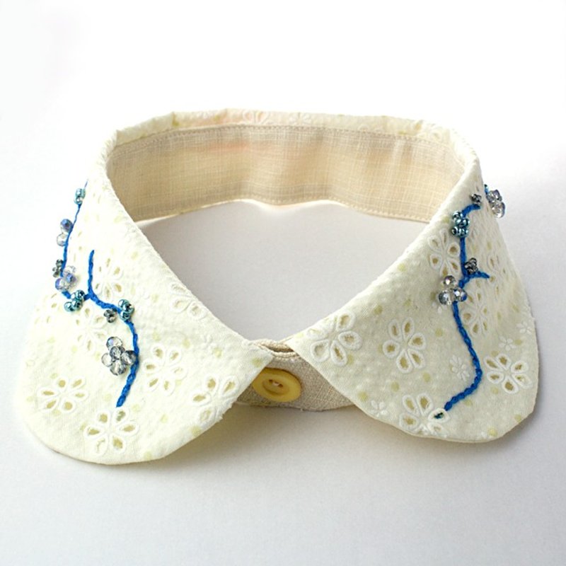 With collar (floral blue) - Other - Other Materials White