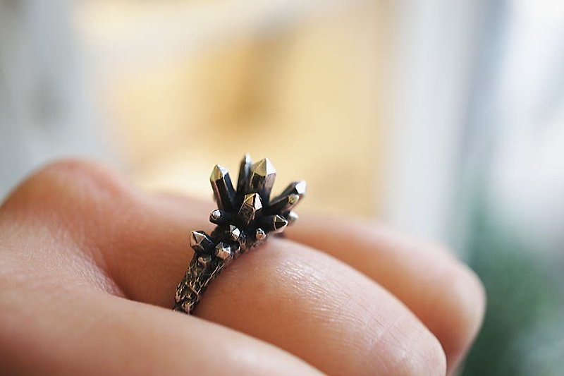 【No. 13】Crystal crystal ring silver jewelry smoked processing - แหวนทั่วไป - โลหะ สีเทา