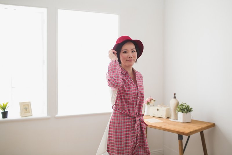 溫暖紅色方格時尚長袖長版塗鴉襯衫_我就是我 - 女上衣/長袖上衣 - 棉．麻 紅色