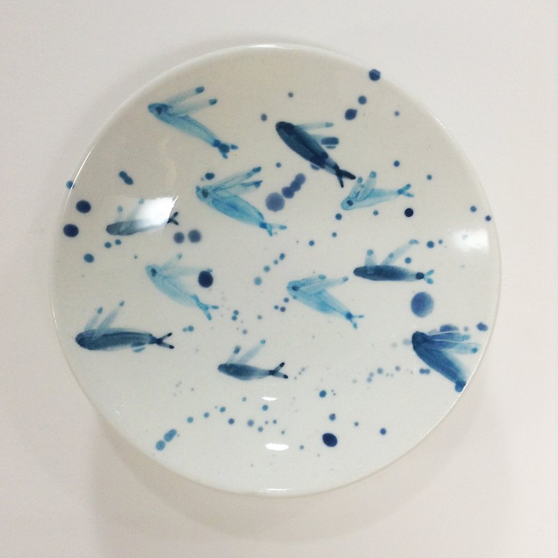 Blue Little Flying Fish-Lanyu Hand-painted Small Dish - จานเล็ก - เครื่องลายคราม สีน้ำเงิน
