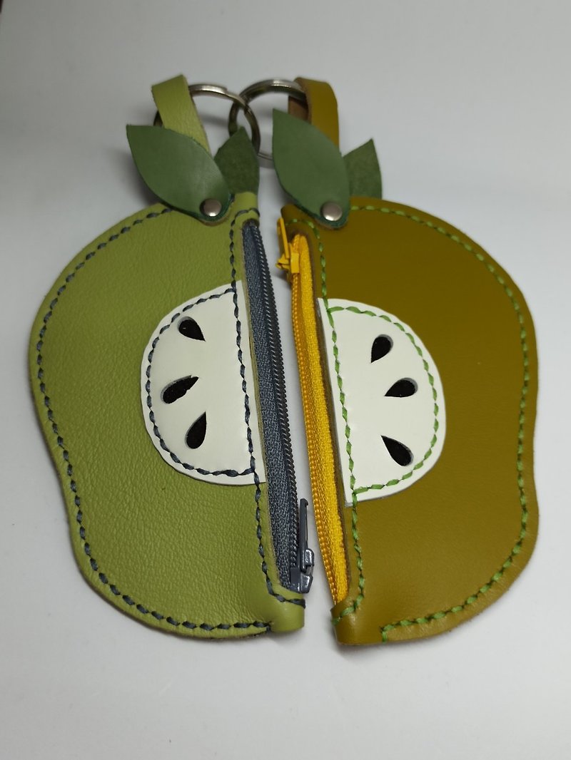 Cut in half APPLE coin purse - กระเป๋าใส่เหรียญ - หนังแท้ สีเขียว
