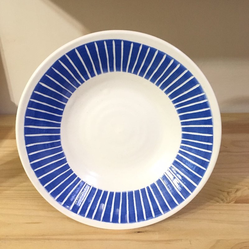 One Line - Handmade Pottery Plate (Sapphire Blue) - จานเล็ก - วัสดุอื่นๆ สีน้ำเงิน