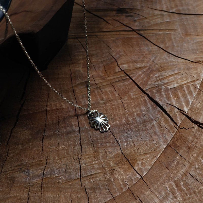 Navajo Butterfly (S) 925 Silver Handmade Necklace - สร้อยคอ - โลหะ สีเทา