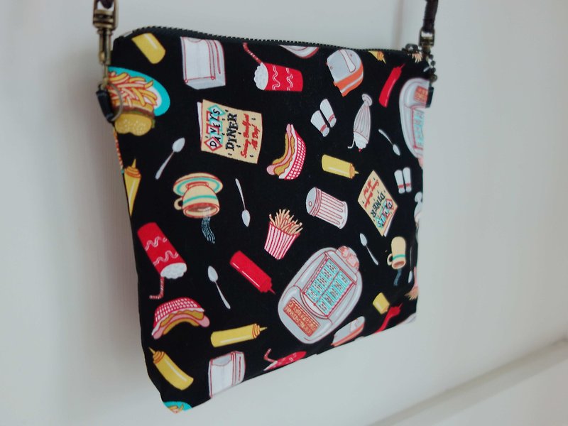 ~ M + Great Bear - Hand bag simple packet messenger bag (black concept fast food hamburger hot dog-like) - กระเป๋าแมสเซนเจอร์ - วัสดุอื่นๆ สีดำ