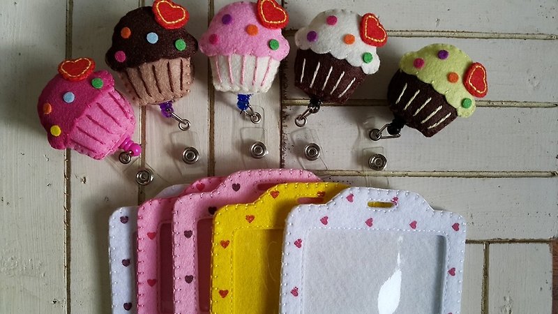 Mini bear hand made cute cup cake / card holder + telescopic pull ring - ID & Badge Holders - Other Materials 