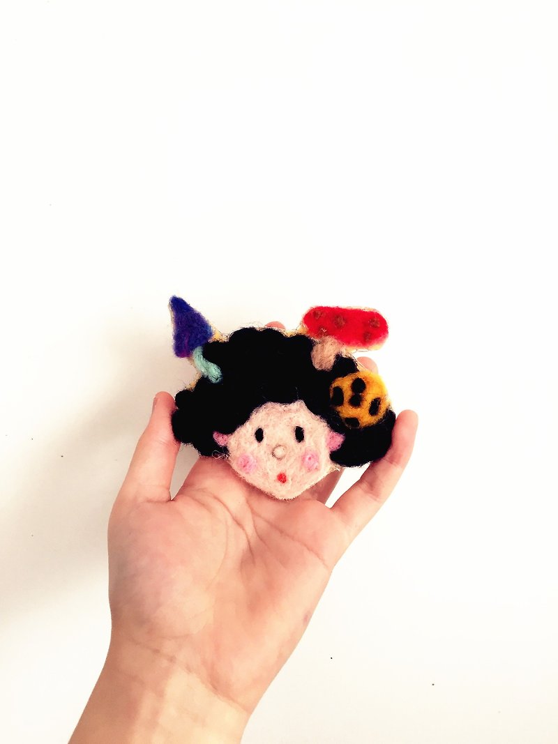 IM GLICO school workshop FLAC original head doll embroidery handmade wool felt brooch - Brooches - Wool Pink