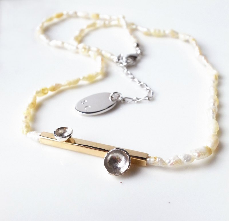 幾何手工長形都會珍珠小項鍊, Handmade Pearl necklace in silver and brass - 項鍊 - 寶石 白色