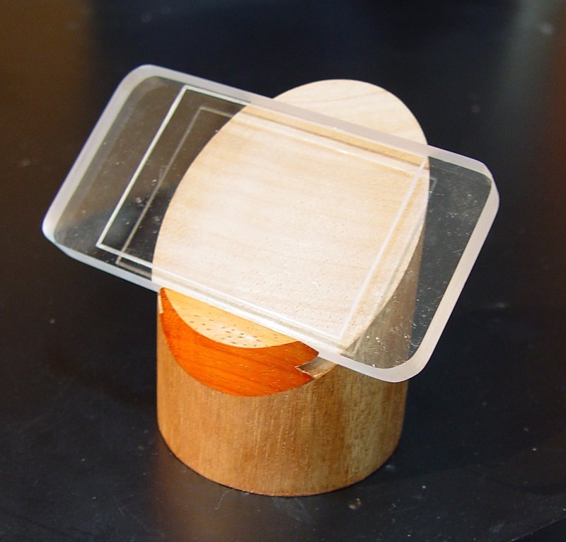名刺ホルダー、携帯電話ホルダー（ラワン） - カードスタンド - 木製 オレンジ