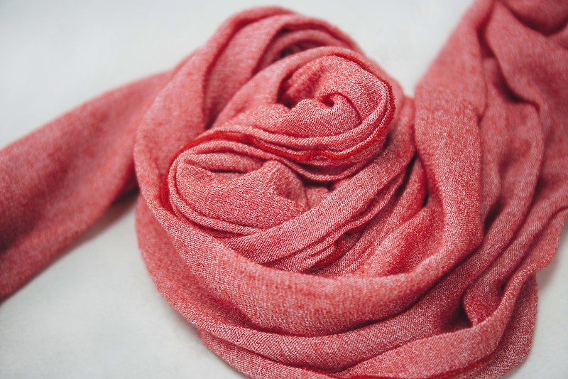 Cool collagen scarf scarlet - red - ผ้าพันคอ - วัสดุอื่นๆ สีแดง