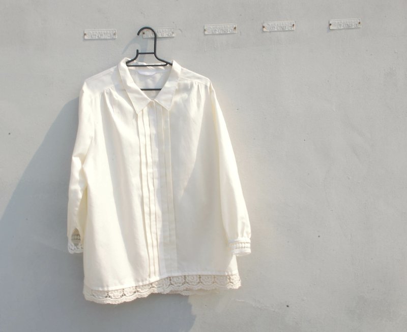 4.5studio-獨立手做 -[R;]Restyle 改造系列-米色系蕾絲好感度女孩長袖襯衫 - Women's Shirts - Other Materials White