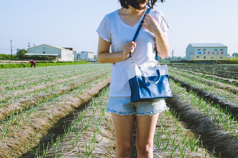 皮革拼色紙袋包 兩用 (白+藍) - Messenger Bags & Sling Bags - Genuine Leather Blue