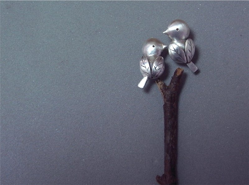 Bird And Leaf--Cute Bird--Silver Bird--Sterling Silver Stud  Earrings - ต่างหู - เงิน สีเทา