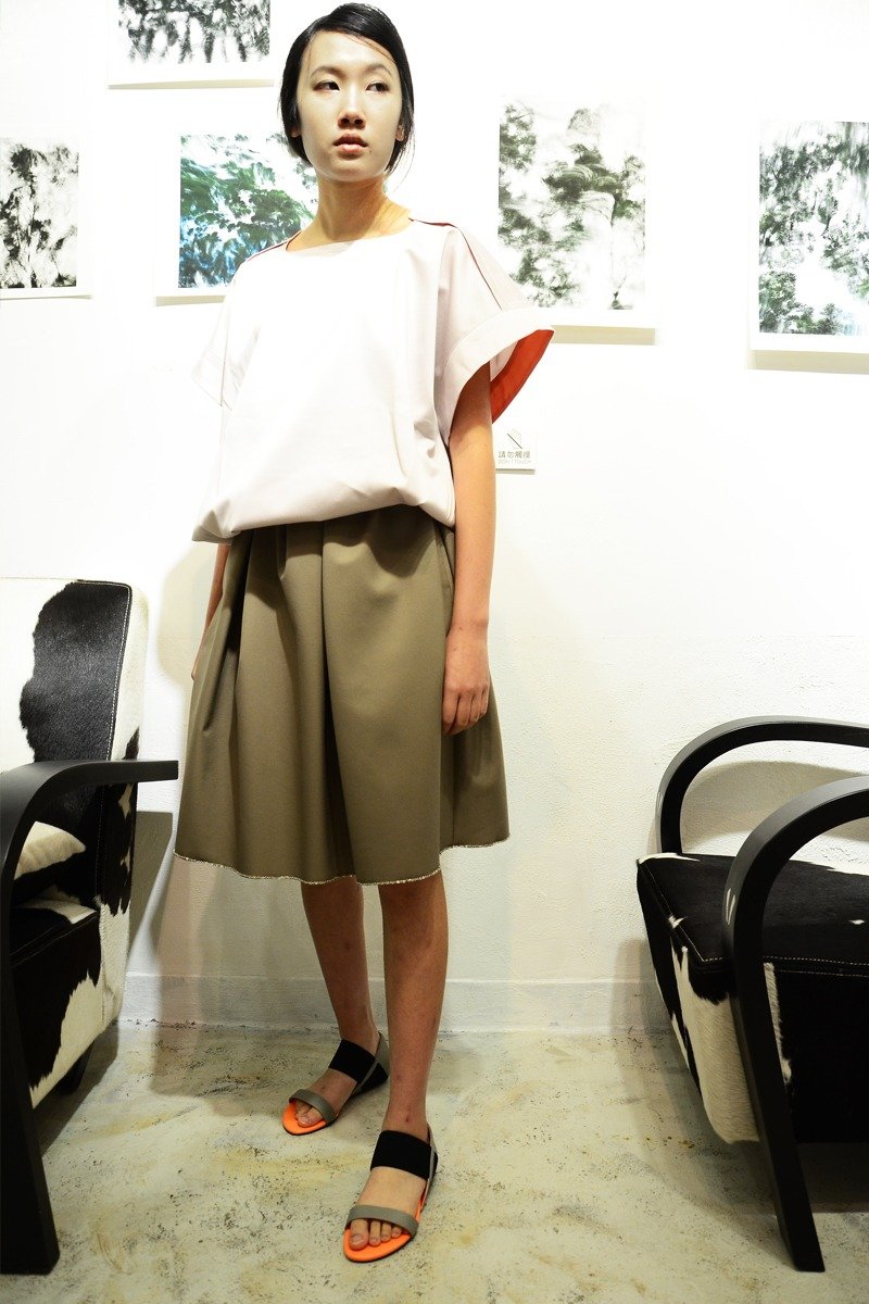 Secretly warm retro skirt - Khaki (Hong Kong Design brand) - Skirts - Other Materials Khaki