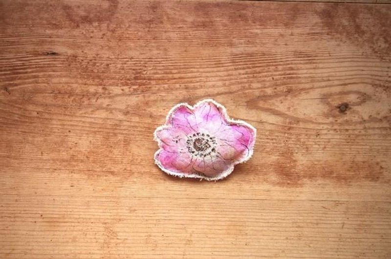 anemone's brooch - 胸針 - 其他材質 粉紅色