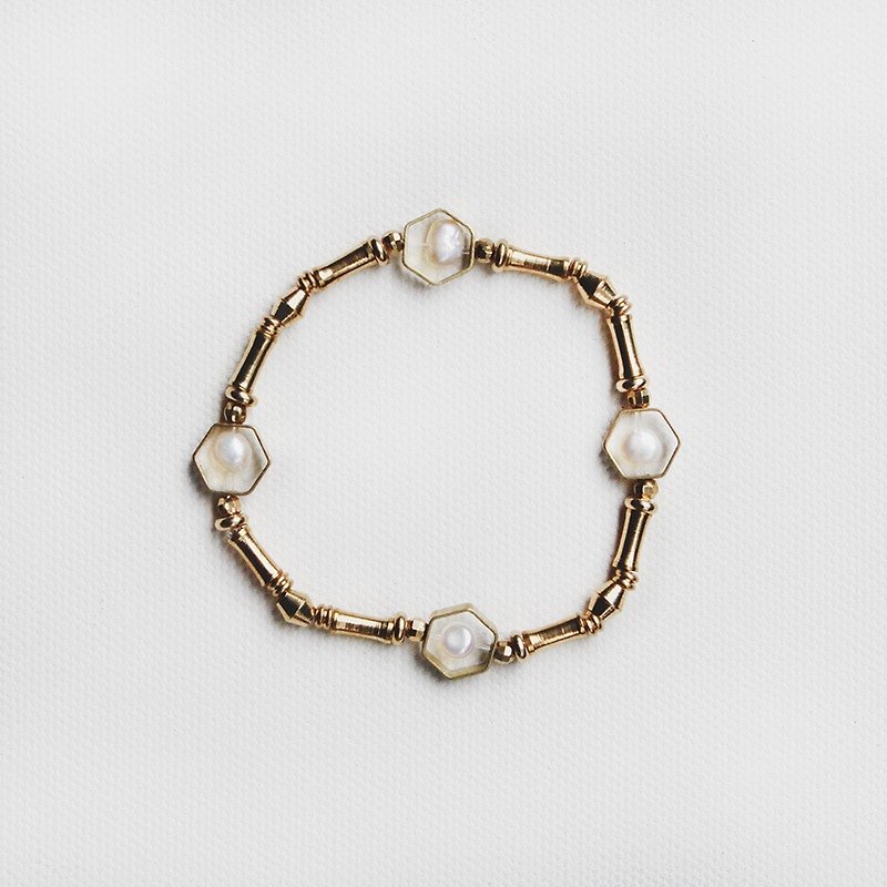 half's half- snow dumpling - Hexagon / Brass / bracelet / bracelet / pearl / elastic thread - Bracelets - Other Metals White