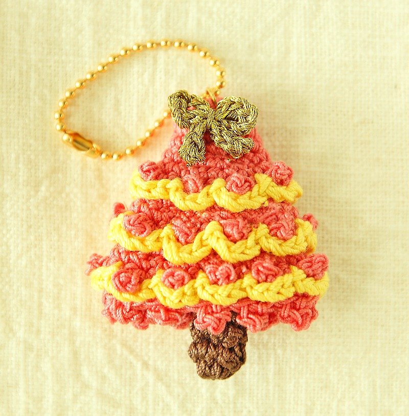 繽紛聖誕樹 鎖匙圈/胸針� 鮭魚粉紅配黃色掛帶 - 鑰匙圈/鑰匙包 - 其他材質 紅色