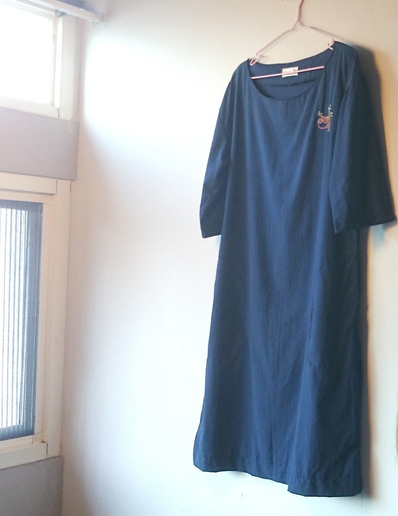 ナロー コットンとリネンのドレスの刺繍 - ワンピース - コットン・麻 