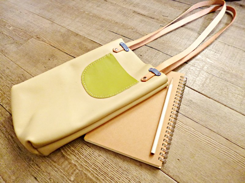 POPO│ refreshing afternoon │ long side backpack. Proofing paragraph │ genuine leather - กระเป๋าแมสเซนเจอร์ - หนังแท้ สีกากี