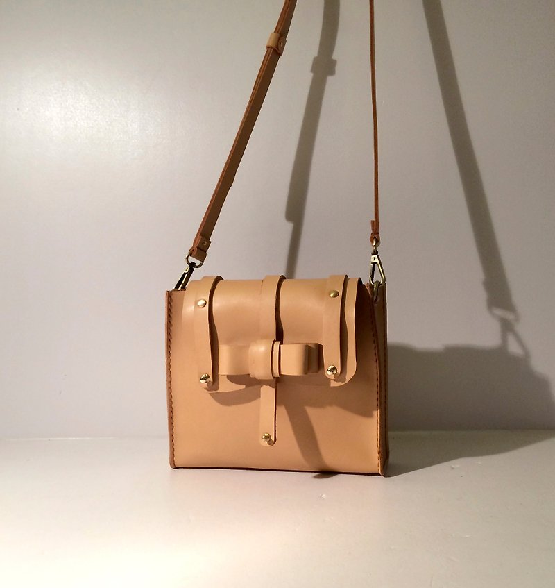 Zemoneni leather Lady shoulder bag in Beige color - Messenger Bags & Sling Bags - Genuine Leather Gold
