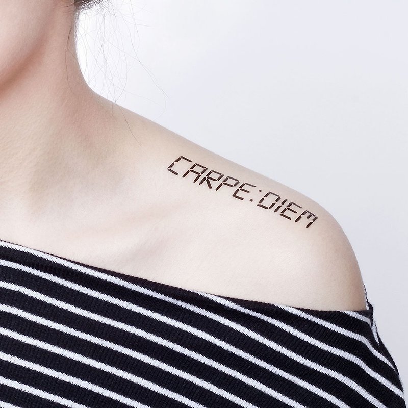 Surprise Tattoos / Carpe Diem 及時行樂 文字 刺青 紋身貼紙 - 紋身貼紙 - 紙 黑色