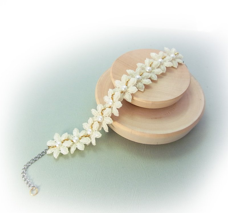 Elegant pure water lace bracelet - Bracelets - Thread White