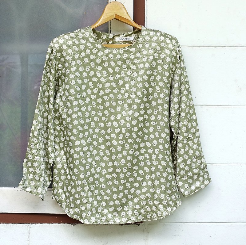 BajuTua/古著/抹茶綠 白花滑料長衫 - 女襯衫 - 其他材質 綠色