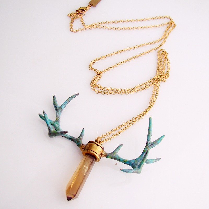 Patina Stag horn pendant with smoky raw quartz stone and patina color - Necklaces - Other Metals 