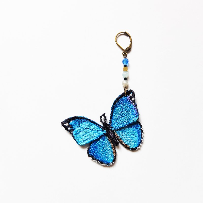刺繡 小蝴蝶耳環 / 大藍閃蝶 Morpho menelaus - 耳環/耳夾/耳骨夾 - 繡線 藍色
