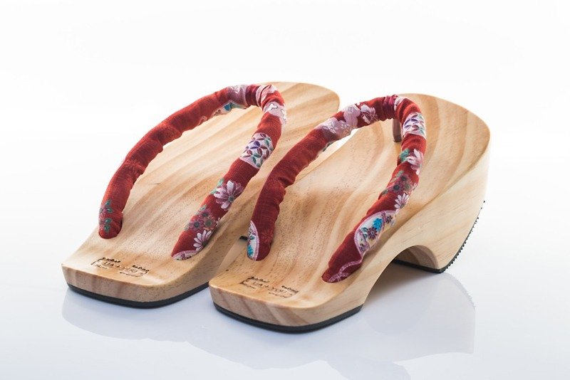 Handicraft artisan station energy health wooden shoes - รองเท้าลำลองผู้หญิง - ไม้ สีนำ้ตาล