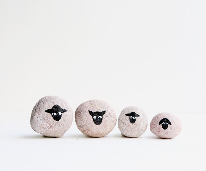 羊の家族の石の絵 - その他 - 防水素材 ホワイト