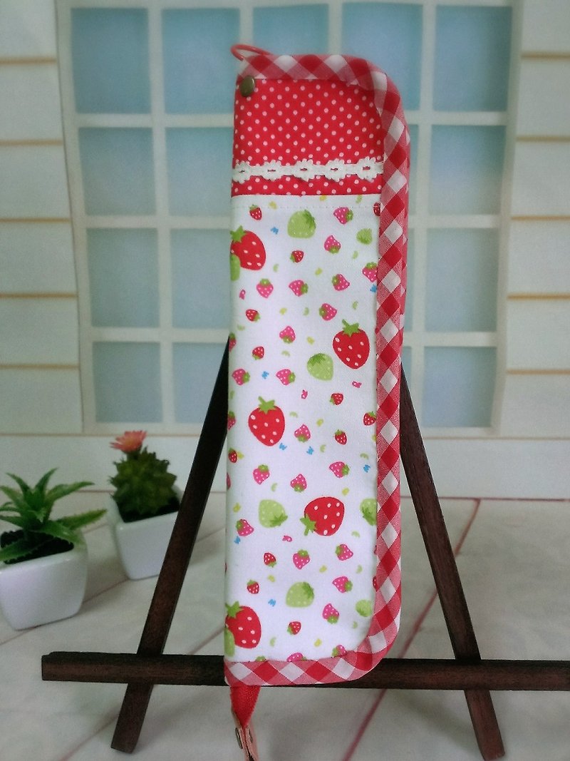 Sweet strawberries. Hand bags tableware / chopsticks bag (can increase embroidered name) (family bags tableware / cutlery baby bags) - unique custom models - ตะเกียบ - ผ้าฝ้าย/ผ้าลินิน สีแดง